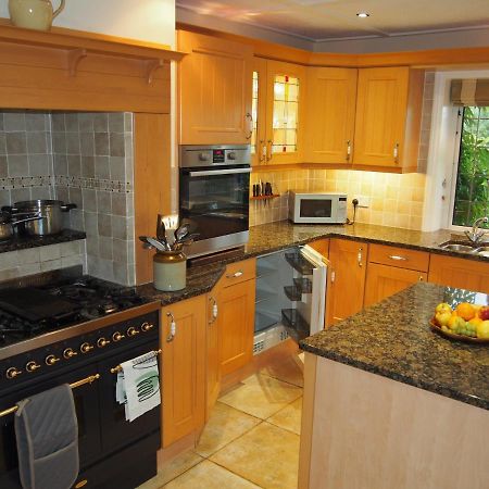 Hectors House Comfortable 4 Bed House In Mature Gardens Yelverton Exterior photo