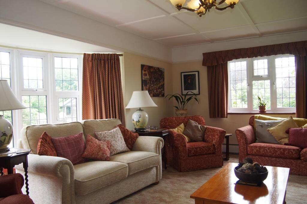 Hectors House Comfortable 4 Bed House In Mature Gardens Yelverton Exterior photo