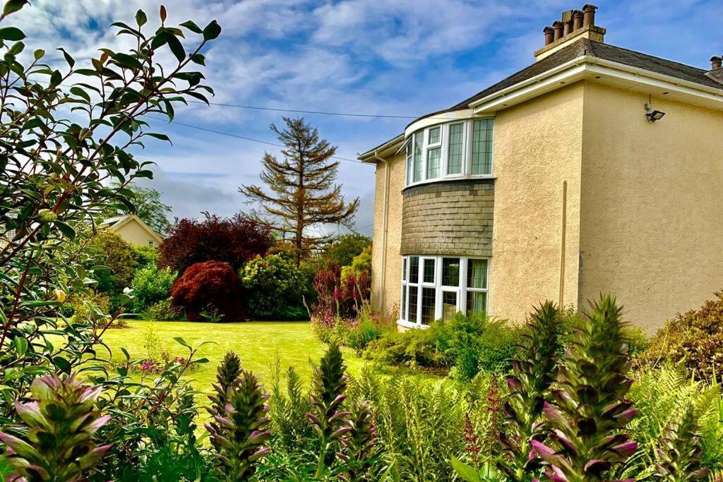 Hectors House Comfortable 4 Bed House In Mature Gardens Yelverton Exterior photo